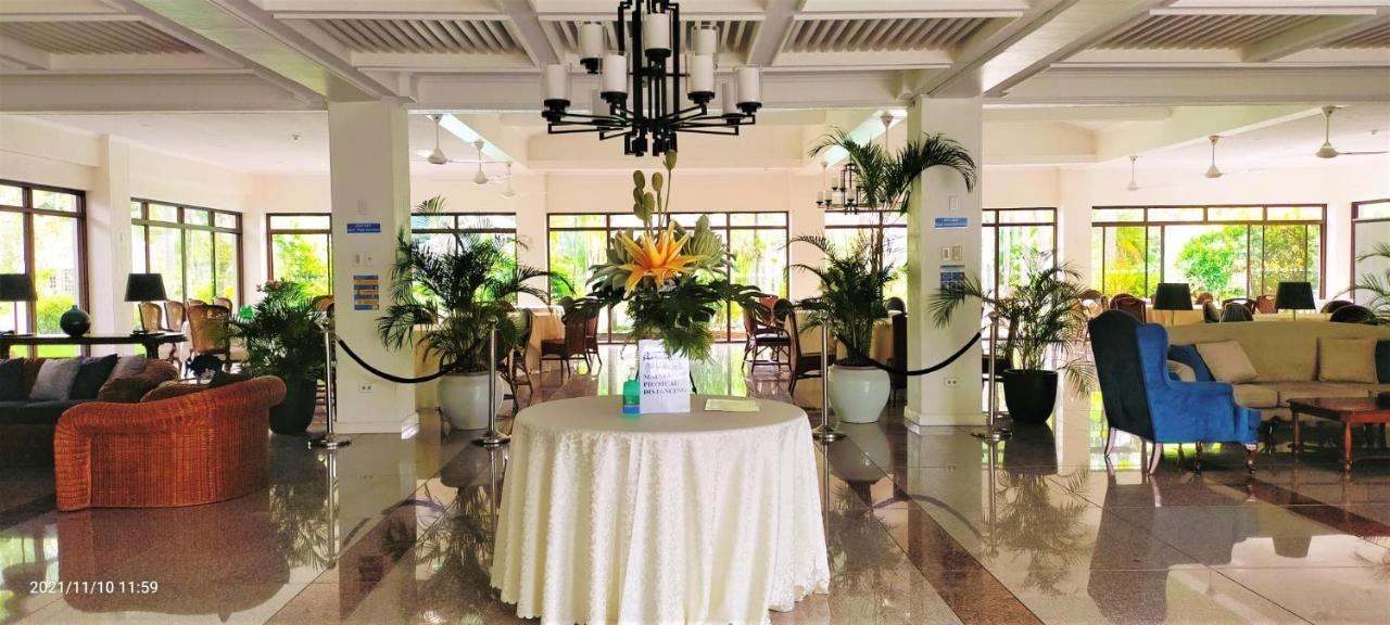 Chateau Bleu Resort Calamba  Eksteriør billede