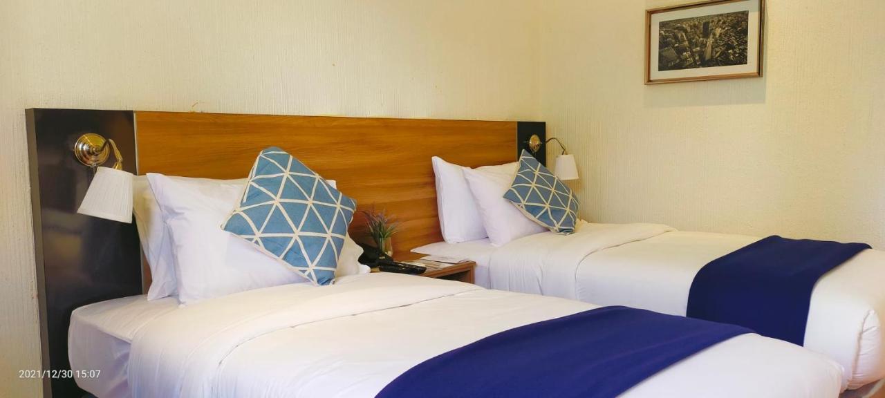 Chateau Bleu Resort Calamba  Eksteriør billede